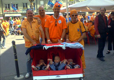 Drillinge mit niederländischem Blut - umso mehr eine Attraktion für die Oranjes, die Bern derzeit besetzt halten! (Juni 2008)