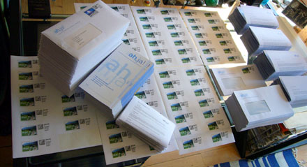 Uff... 180 Rechungen müssen gedruckt, 180 Briefe mit je zwei Prospekten frankiert und verpackt werden... (18. Juni 2008)