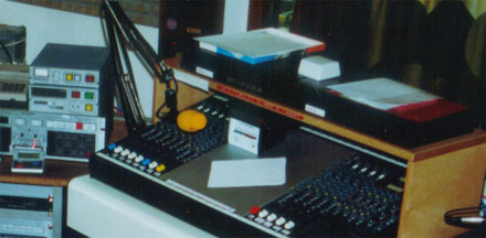Die ersten Technics-CD-Player im Radiostudio in Sissach (1989) - klicken für grösseres Bild