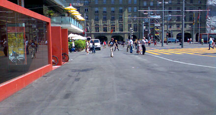 Mangels legalen Abstellplätzen in HB-Nähe beginnen viele, ihr Fahrrad irgendwo abzustellen - das kommt davon, wenn man zu wenig Plätze anbietet...