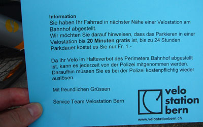 Verzweifelte Versuche, die zu teuren Velostationen auzulasten statt mehr Gratisparkplätze für Velos zu schaffen