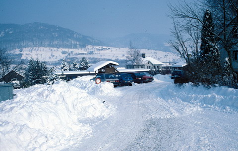 Schneerekord in Itingen BL, Februar 1986 (Klick)